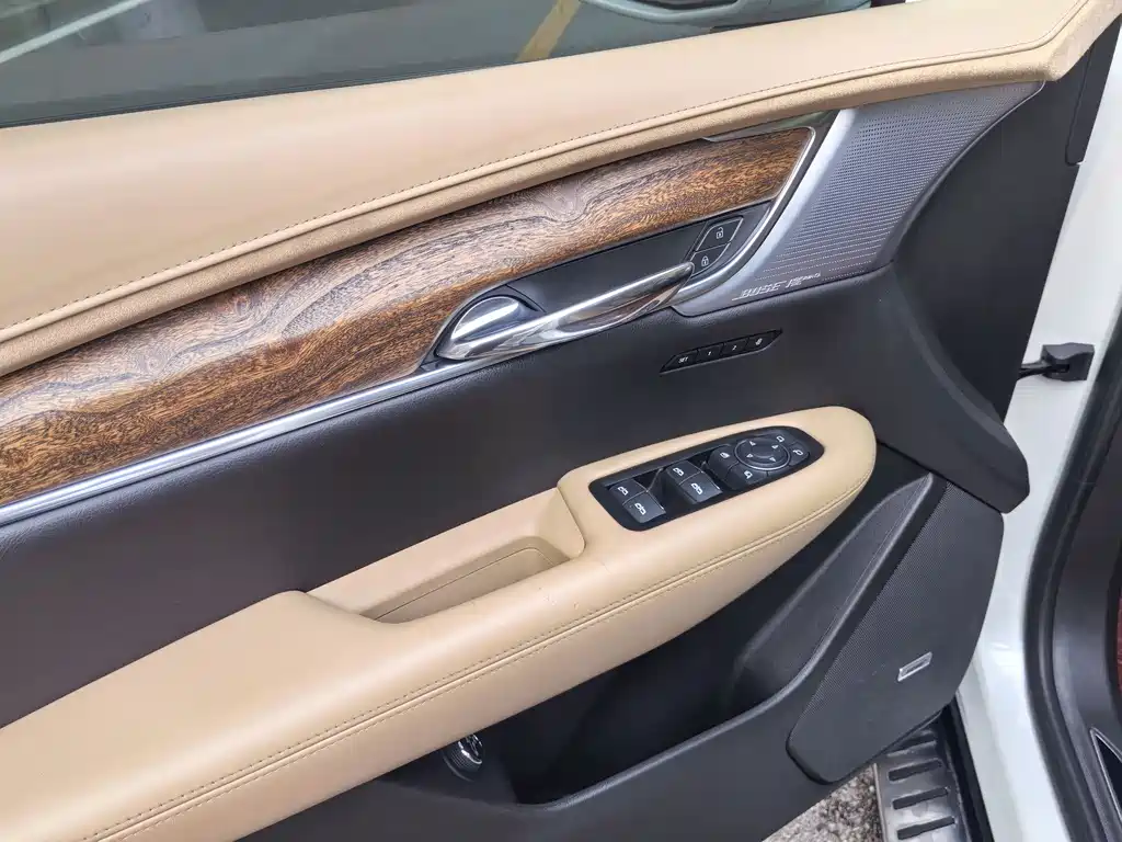 Cadillac XT5 2019 — фото 12