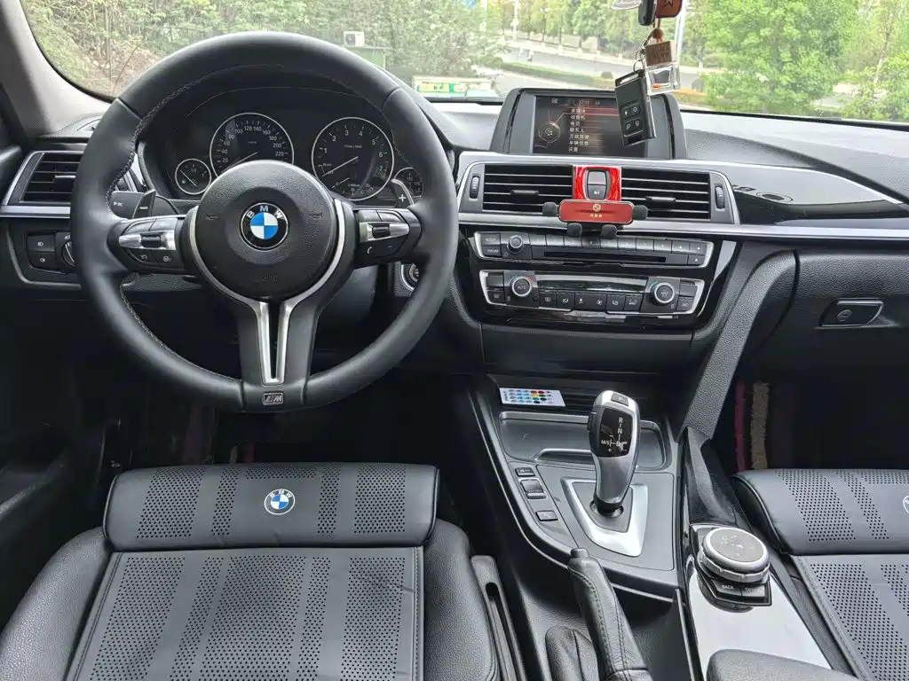 BMW 3 Series 2017 — фото 15