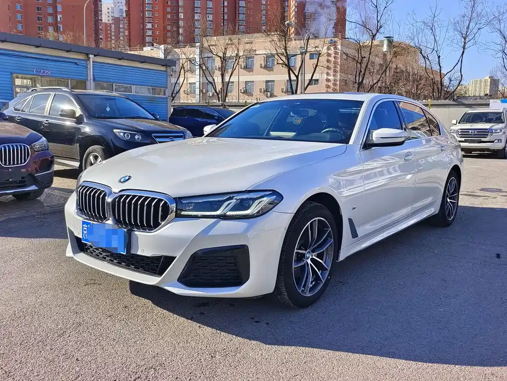 BMW 5 Series 2023 — фото 1