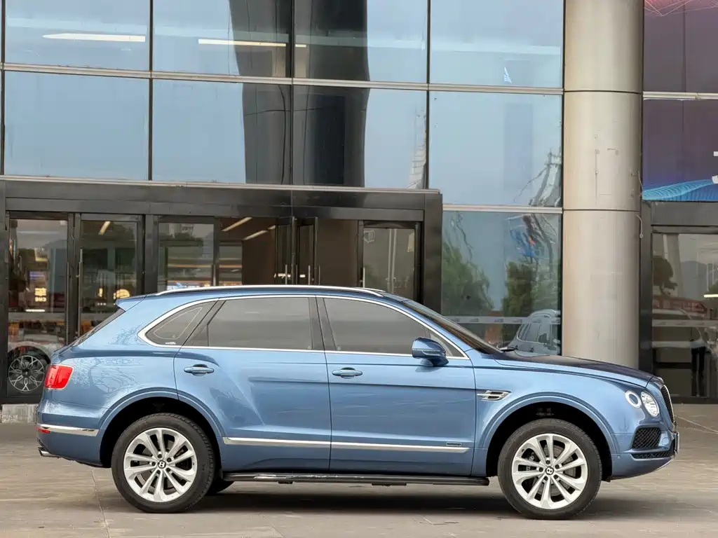Bentley Bentayga 2019 — фото 3