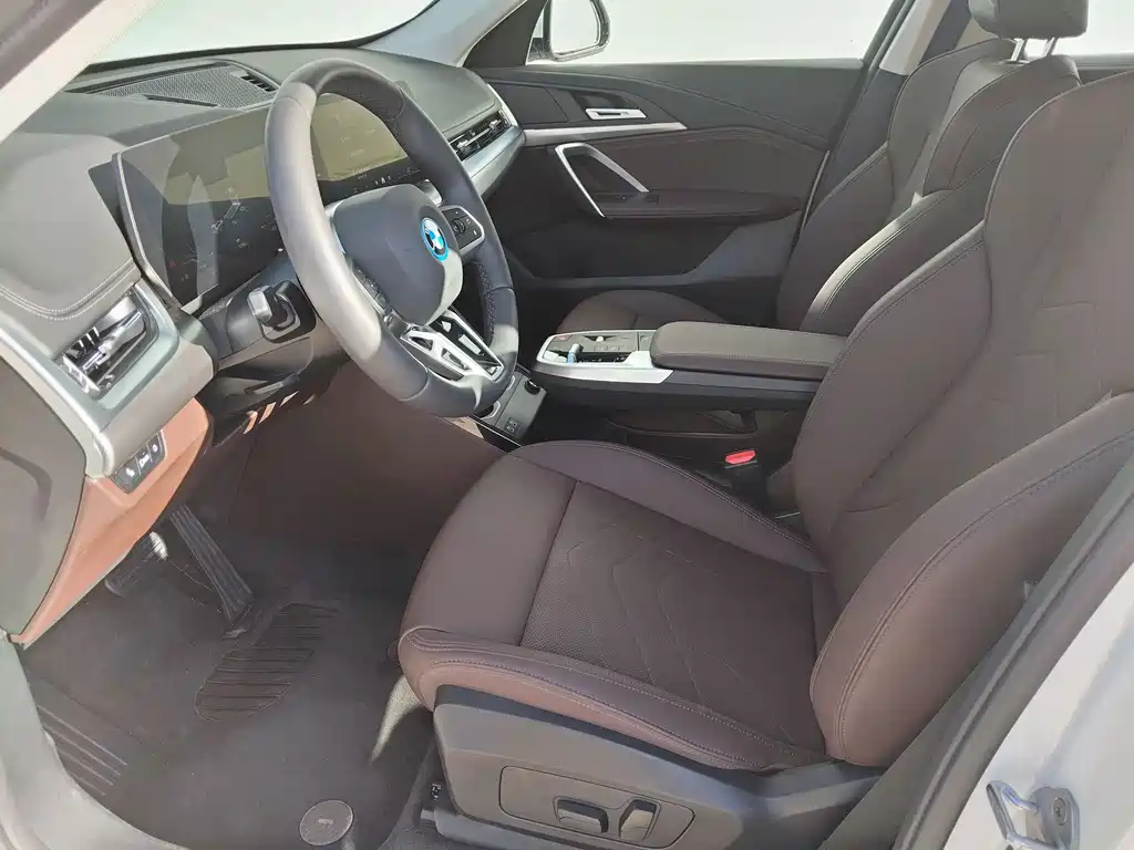 BMW iX1 2025