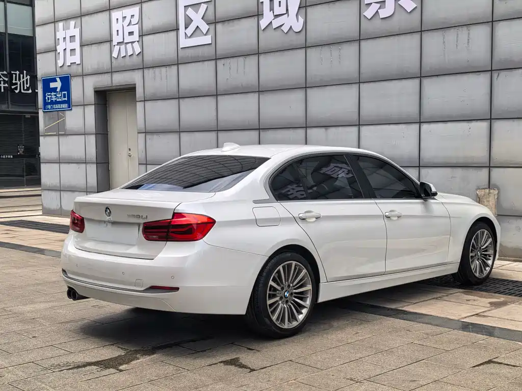 BMW 3 Series 2019 — фото 22