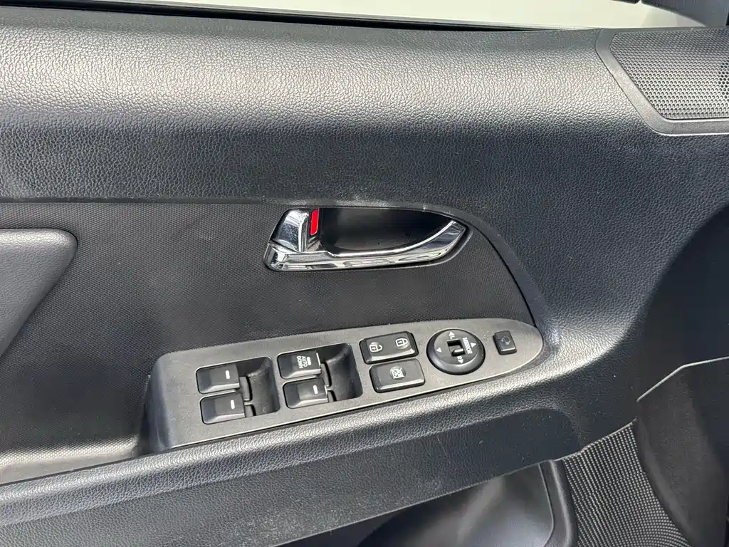 Kia Sportage 2012 — фото 11