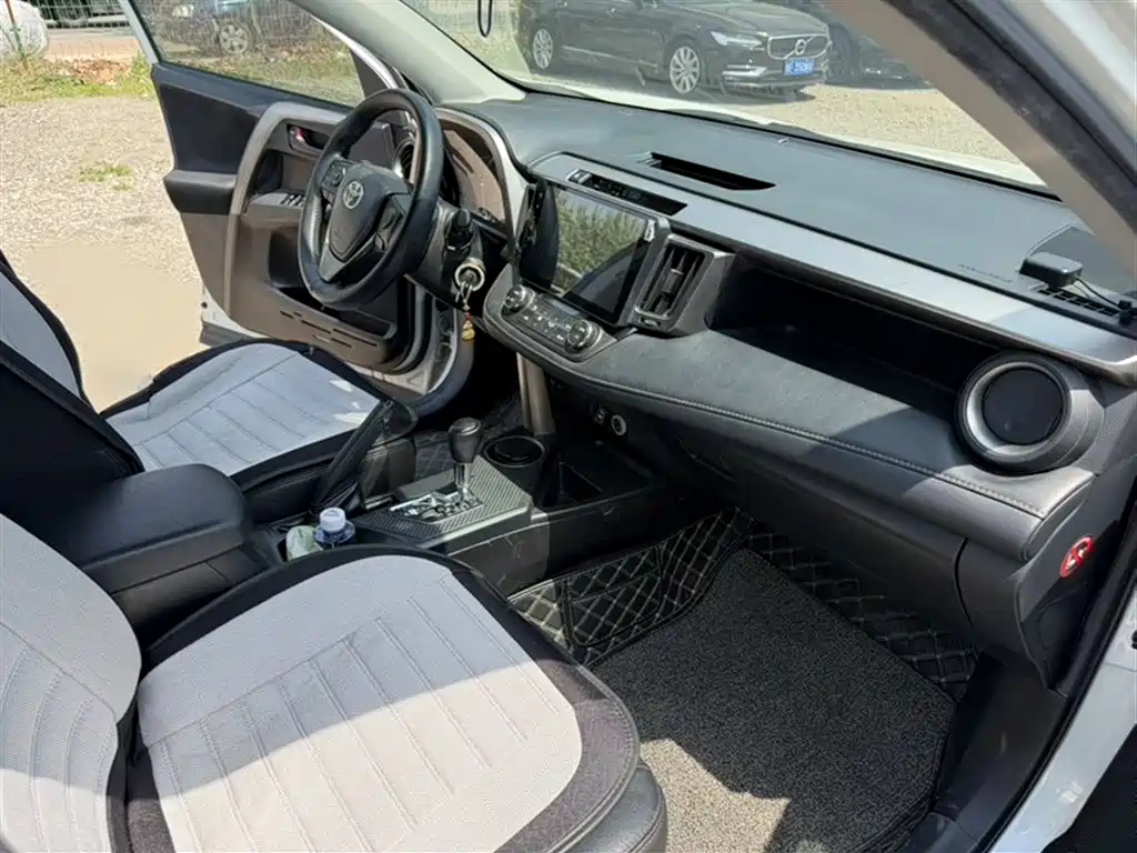 Toyota RAV4 2016 — фото 15
