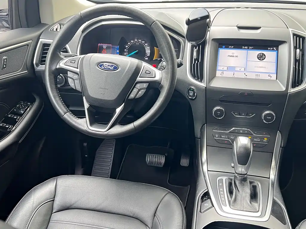 Ford Edge 2017 — фото 11
