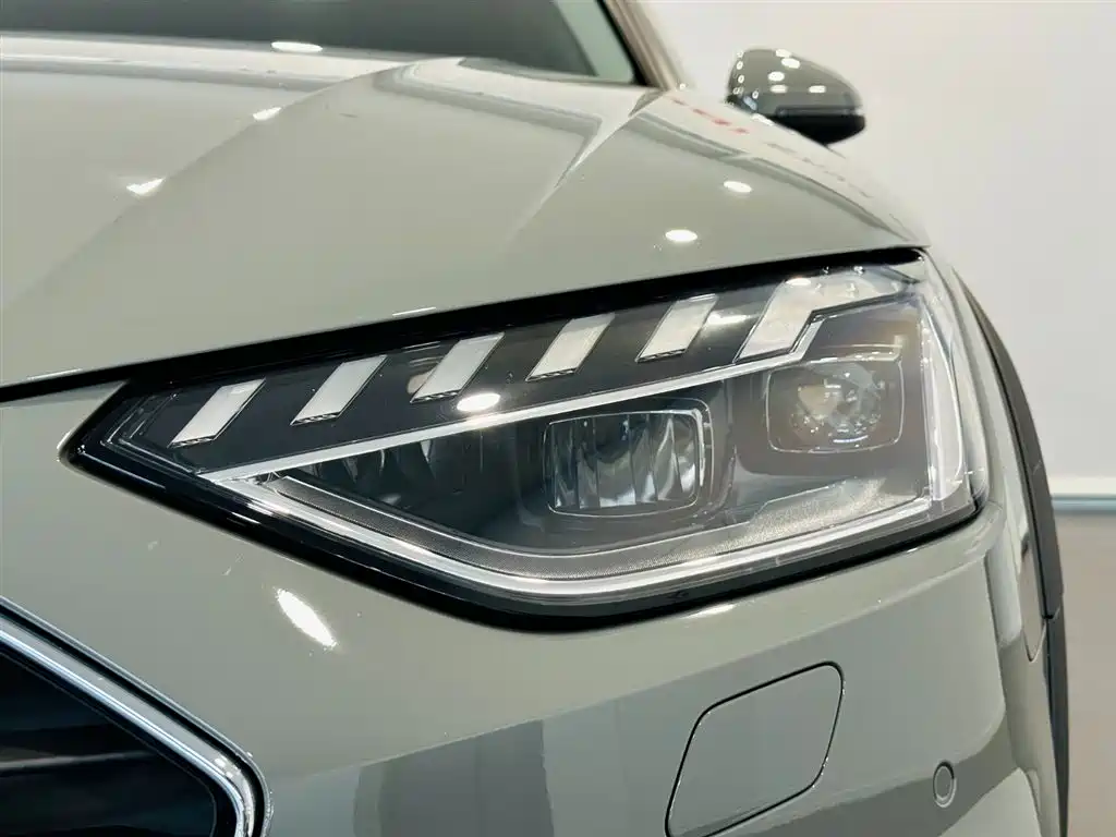 Audi A4 2023 — фото 12