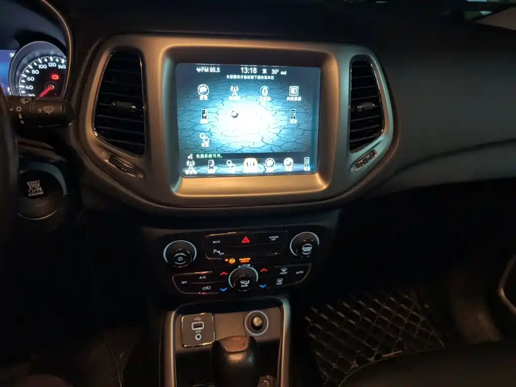 Jeep Compass 2018 — фото 10