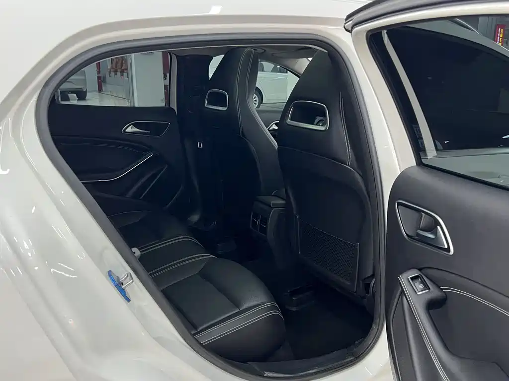 Mercedes-Benz GLA 2018 — фото 12