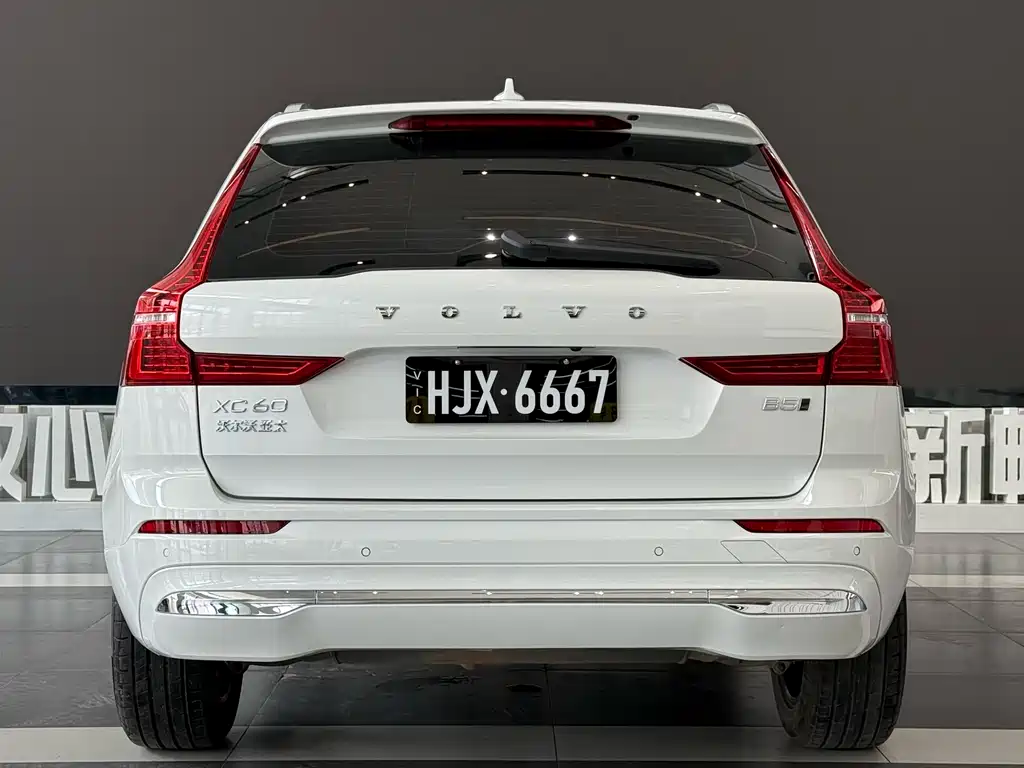 Volvo XC60 2022 — фото 6