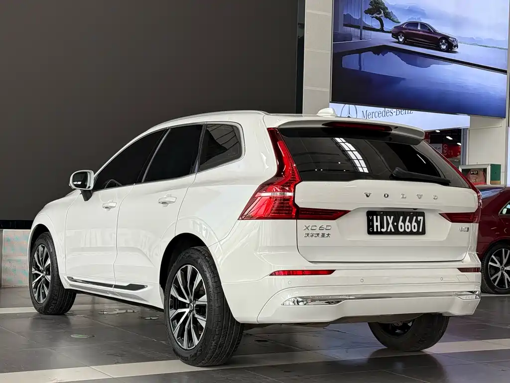 Volvo XC60 2022 — фото 5