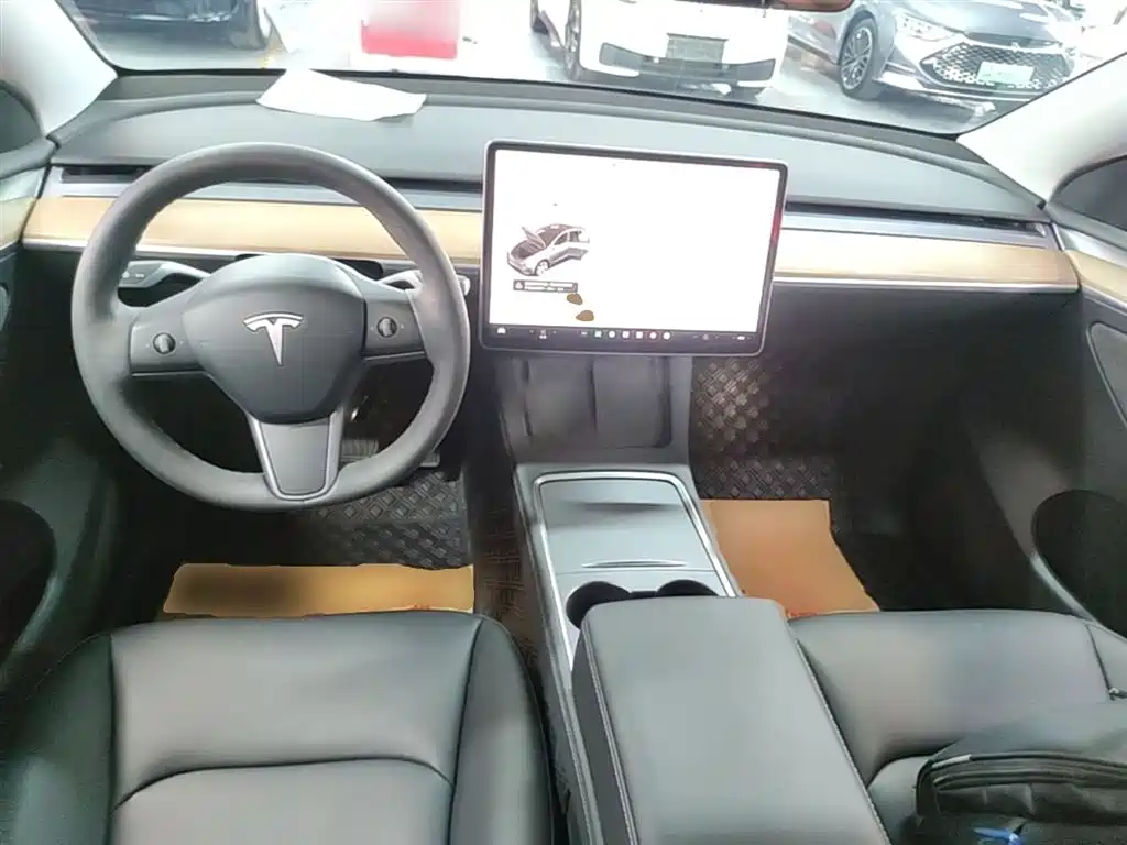 Tesla Model Y 2022 — фото 10