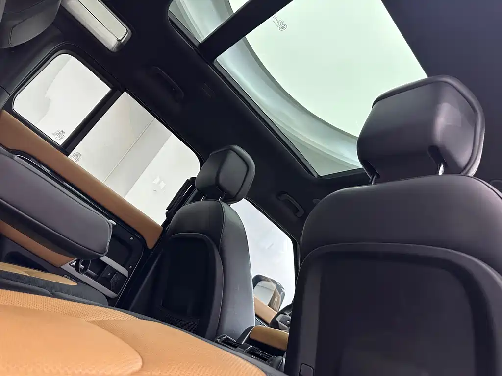 Land Rover Defender 2024 — фото 15