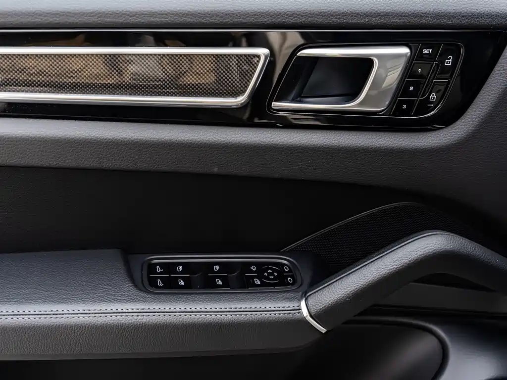 Porsche Cayenne 2021 — фото 13