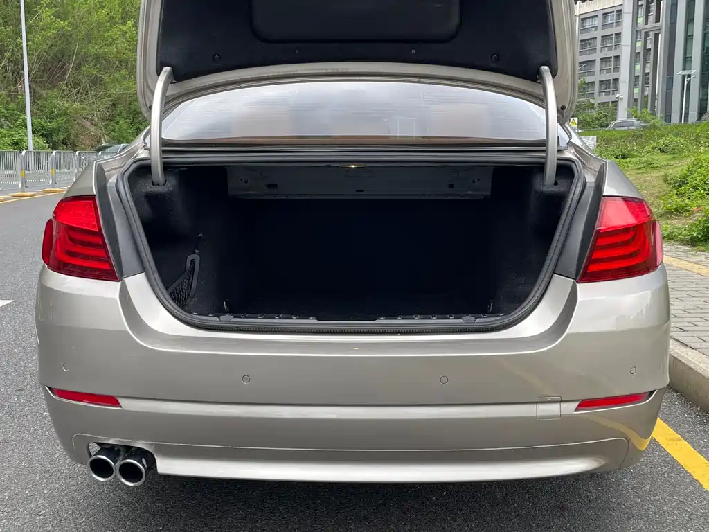 BMW 5 Series 2013 — фото 16