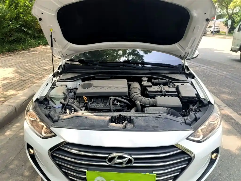 Hyundai Elantra 2019 — фото 20
