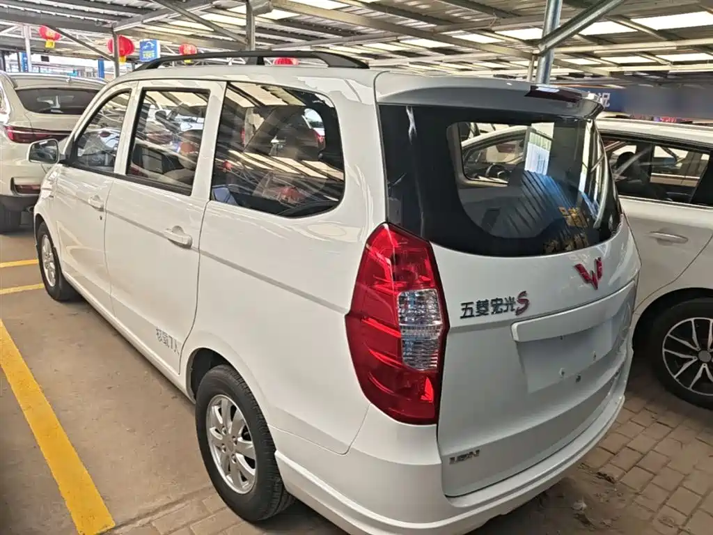 Wuling Hongguang 2016 — фото 5