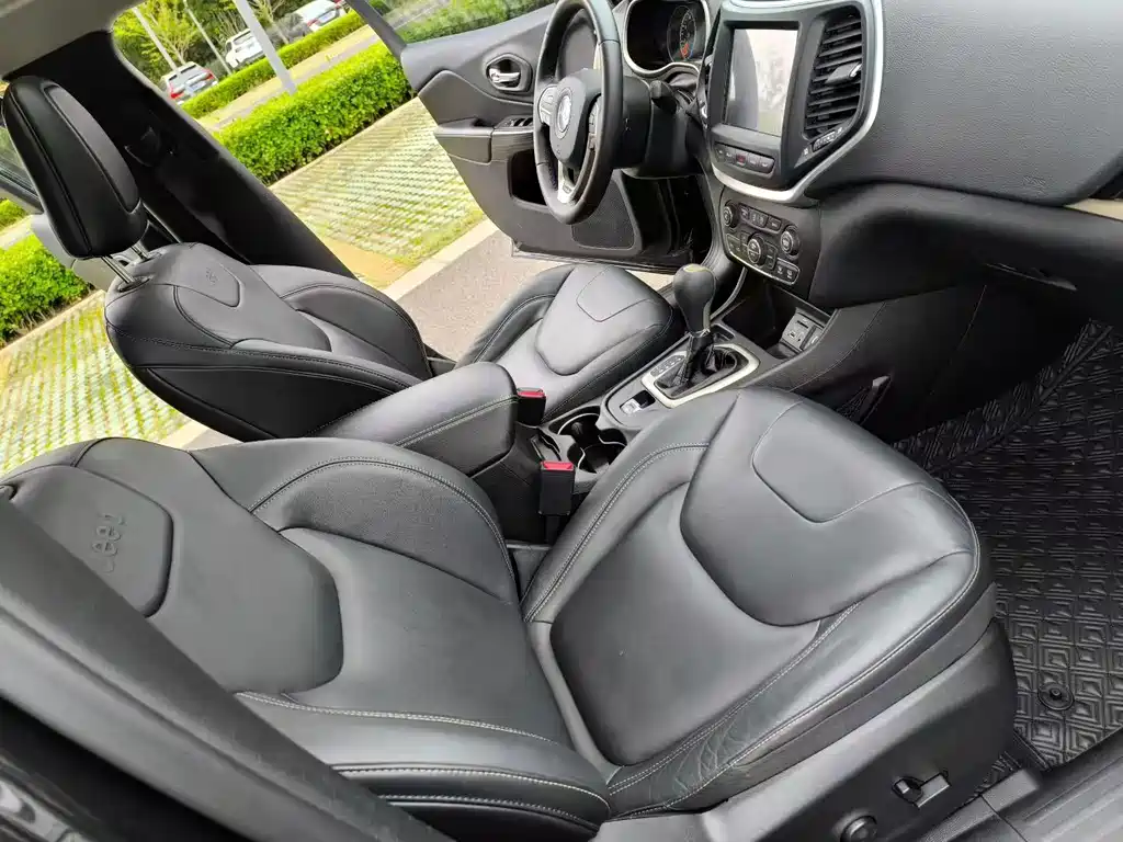 Jeep Cherokee 2016