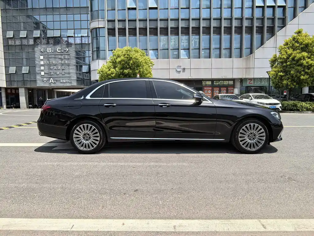 Mercedes-Benz E-Class 2023 — фото 6