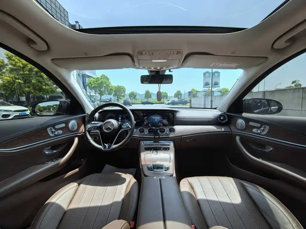 Mercedes-Benz E-Class 2023 — фото 13