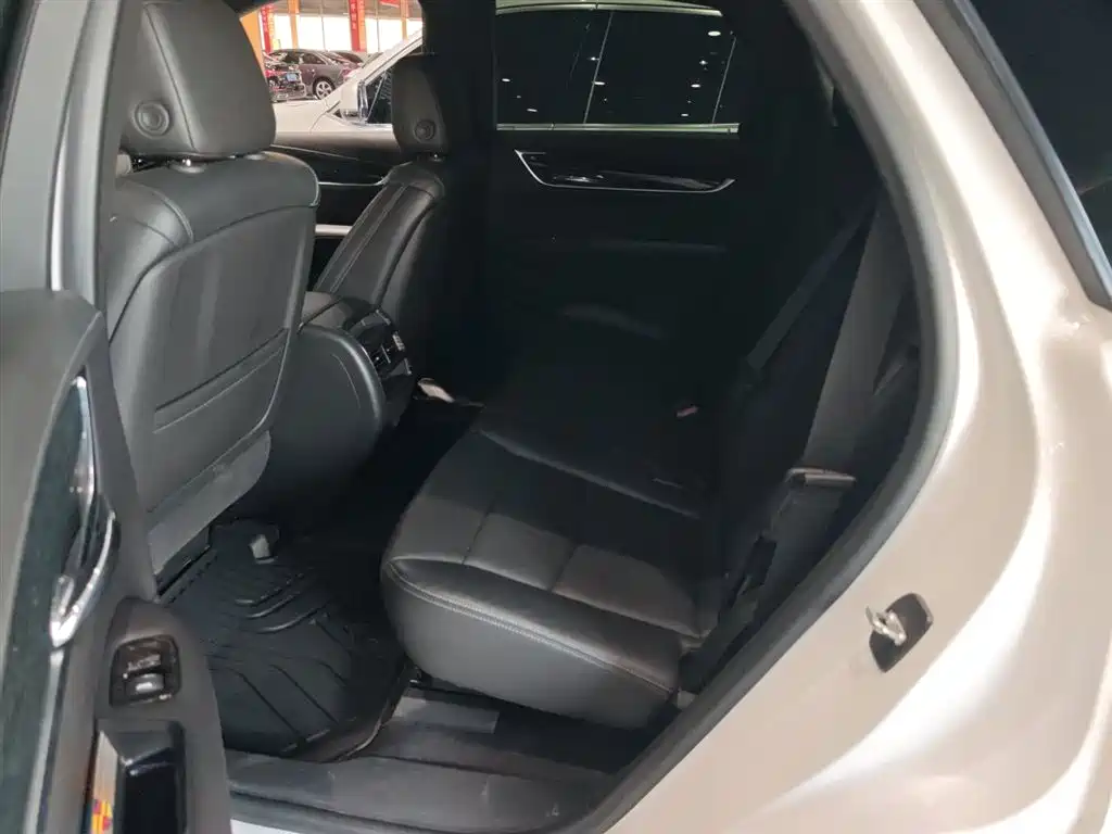 Cadillac XT5 2020 — фото 12