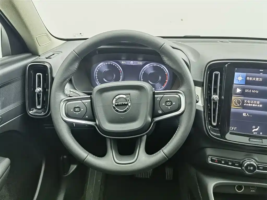 Volvo XC40 2021 — фото 11