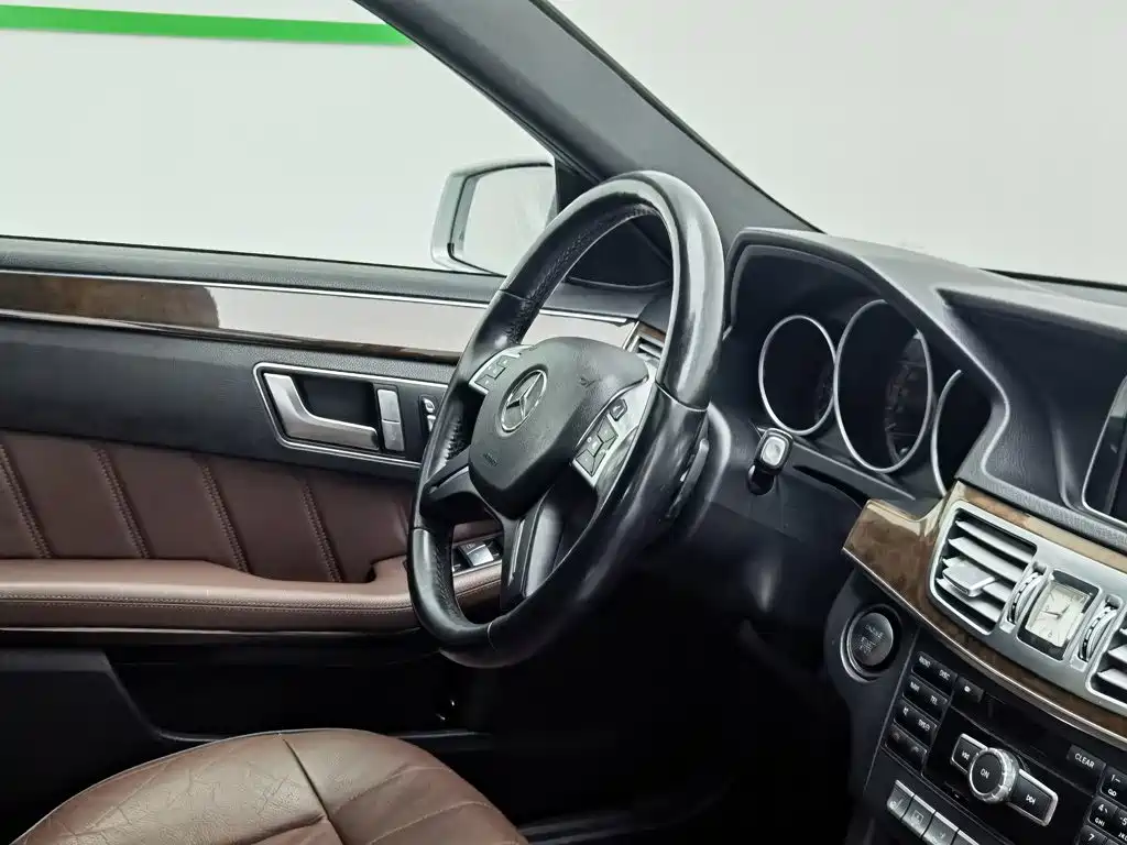Mercedes-Benz E-Class 2015 — фото 22