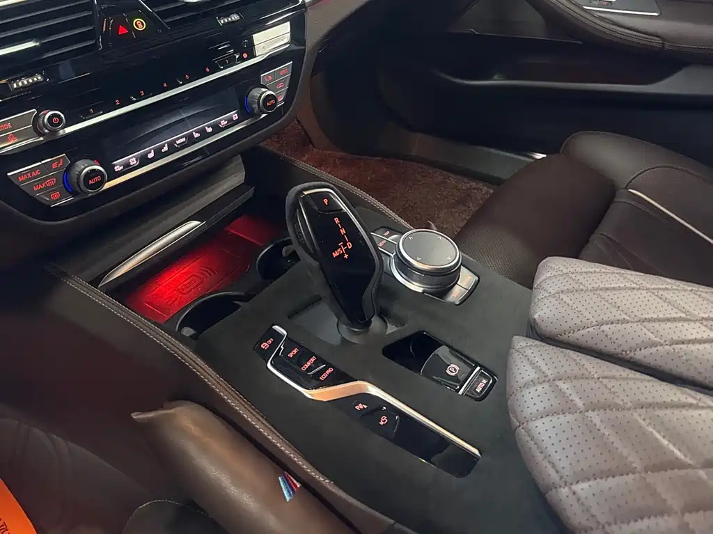 BMW 5 Series 2020 — фото 14