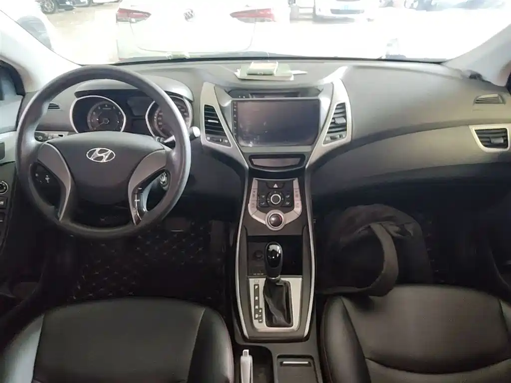 Hyundai Elantra Langdong 2016 — фото 10