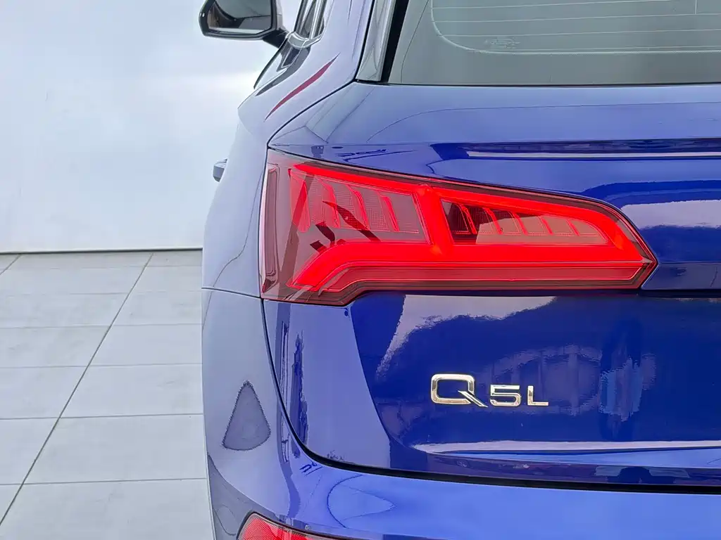 Audi Q5L 2020 — фото 25
