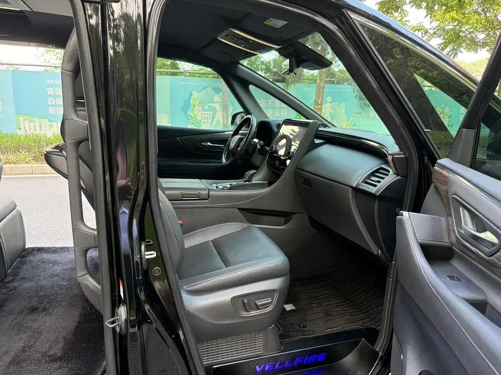 Toyota Vellfire 2024 — фото 10