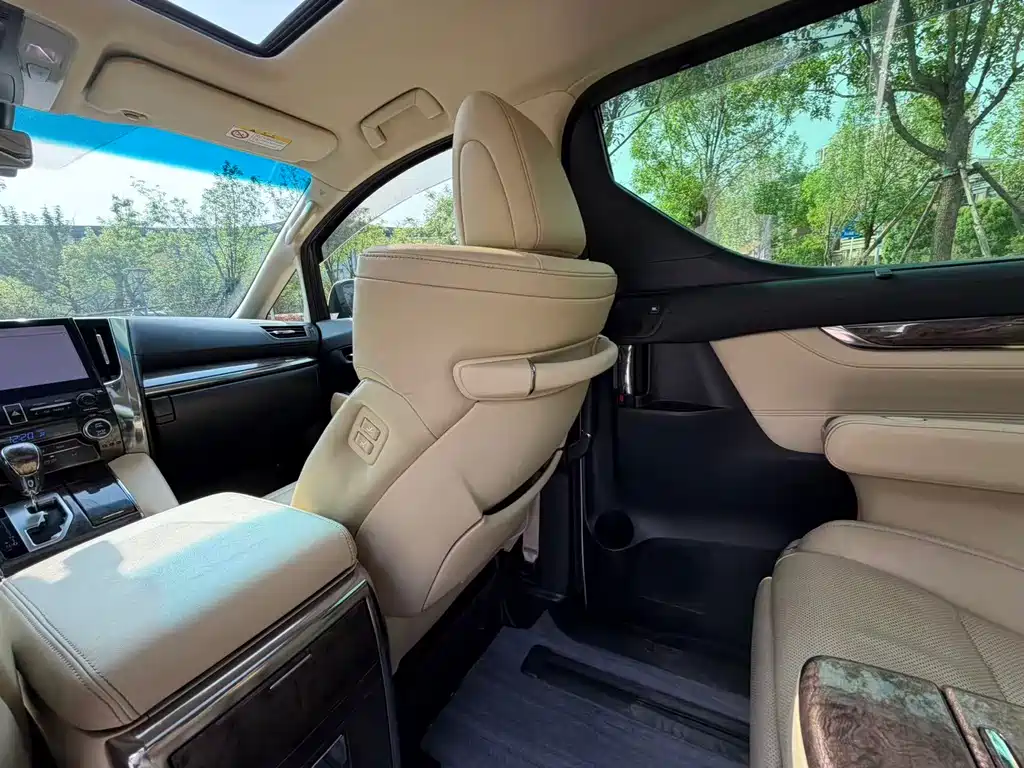 Toyota Alphard 2024 — фото 15
