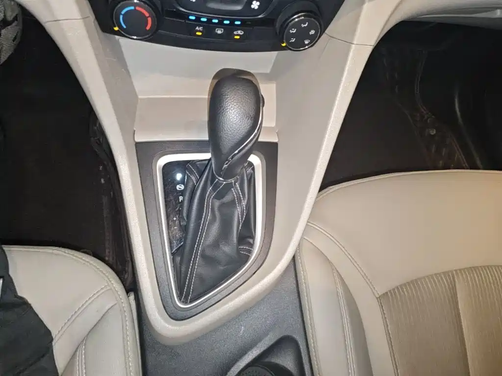 Buick Excelle 2017 — фото 14