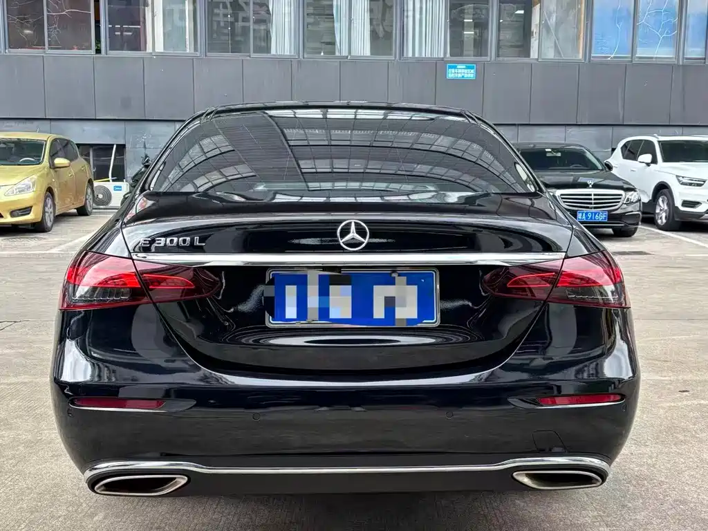 Mercedes-Benz E-Class 2023 — фото 8