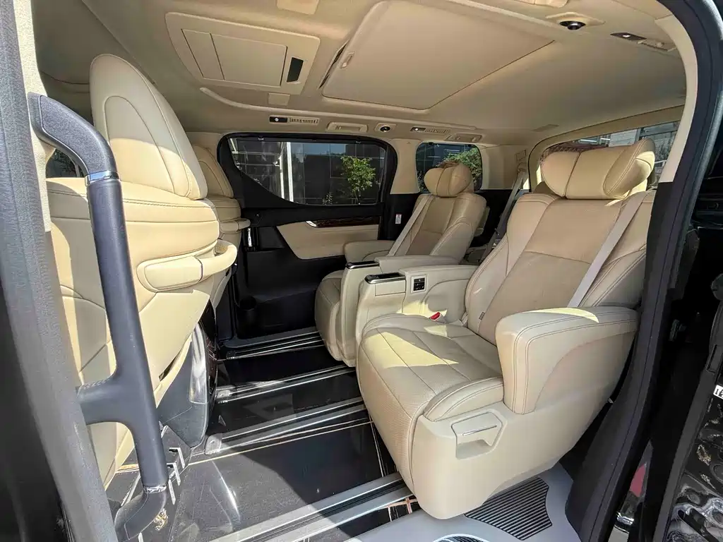 Toyota Alphard 2022 — фото 3