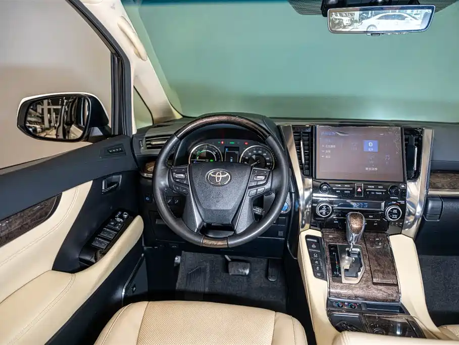 Toyota Vellfire 2023 — фото 12