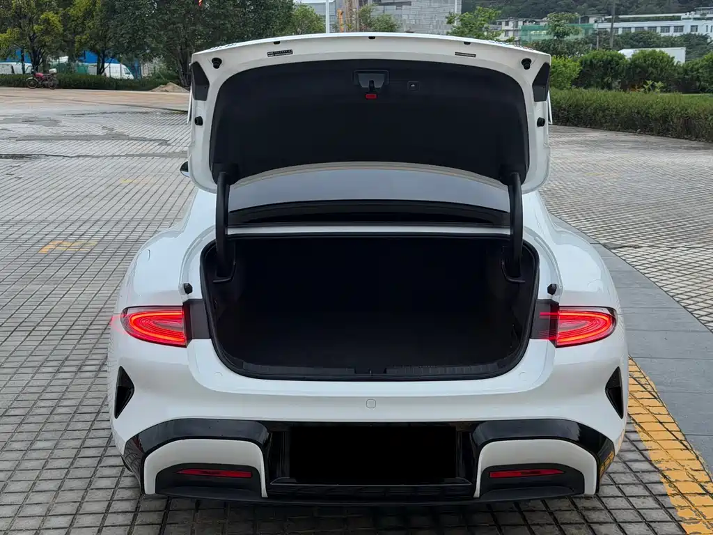 Xiaomi SU7 2025