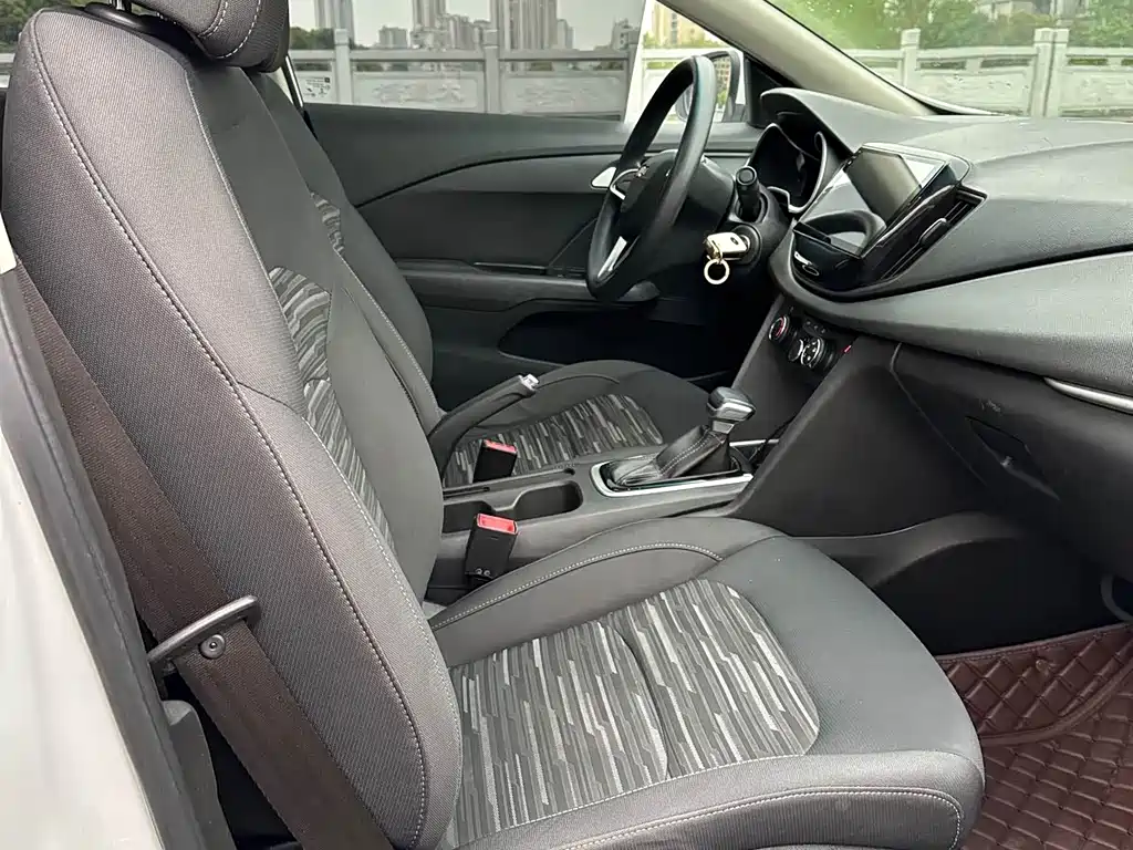 Chevrolet Cavalier 2018 — фото 11
