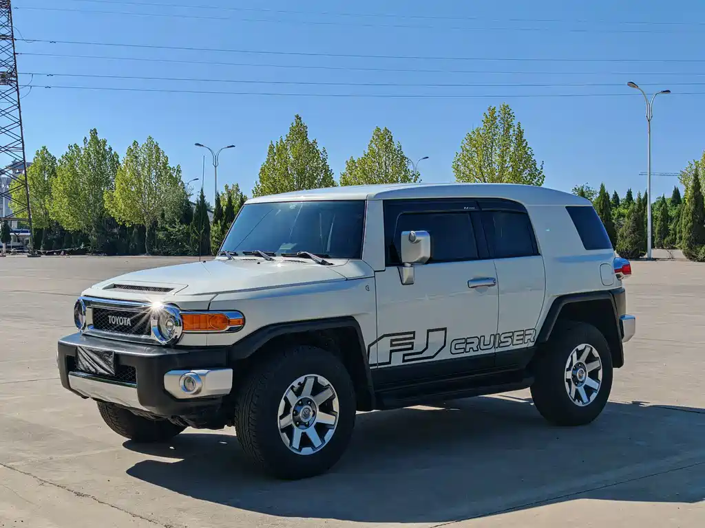 Toyota FJ Cruiser 2018 — фото 1
