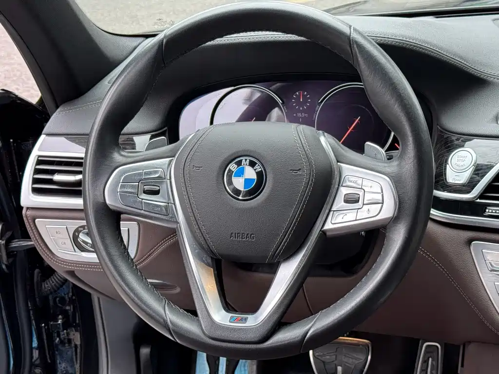 BMW 7 Series 2018 — фото 9