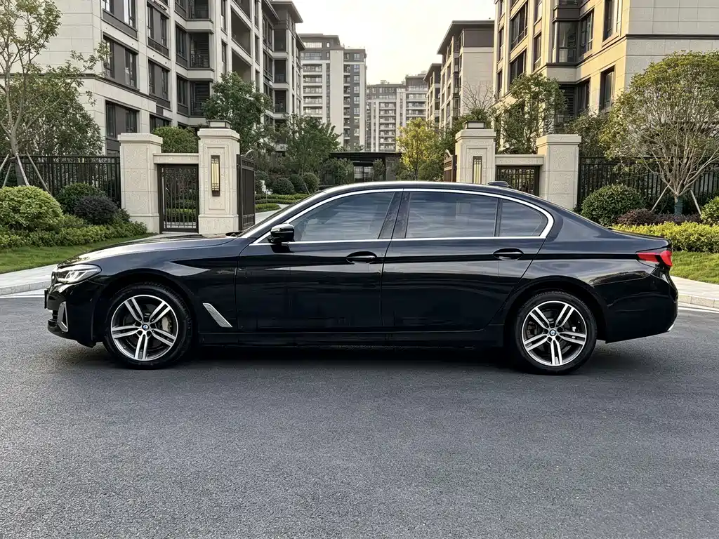 BMW 5 Series 2021 — фото 8
