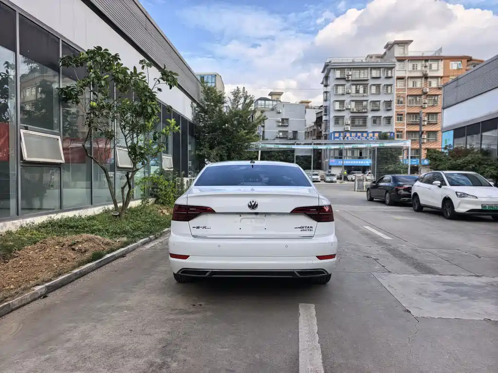 Volkswagen Sagitar 2021