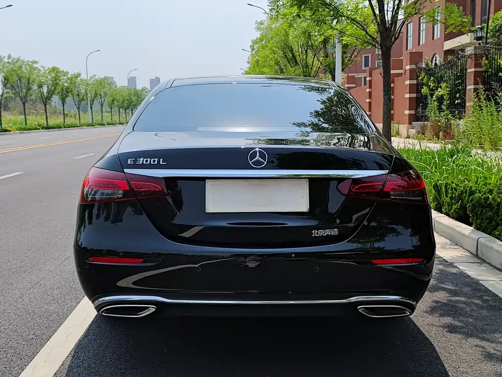 Mercedes-Benz E-Class 2023 — фото 18