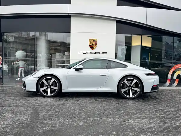 Porsche 911 2025