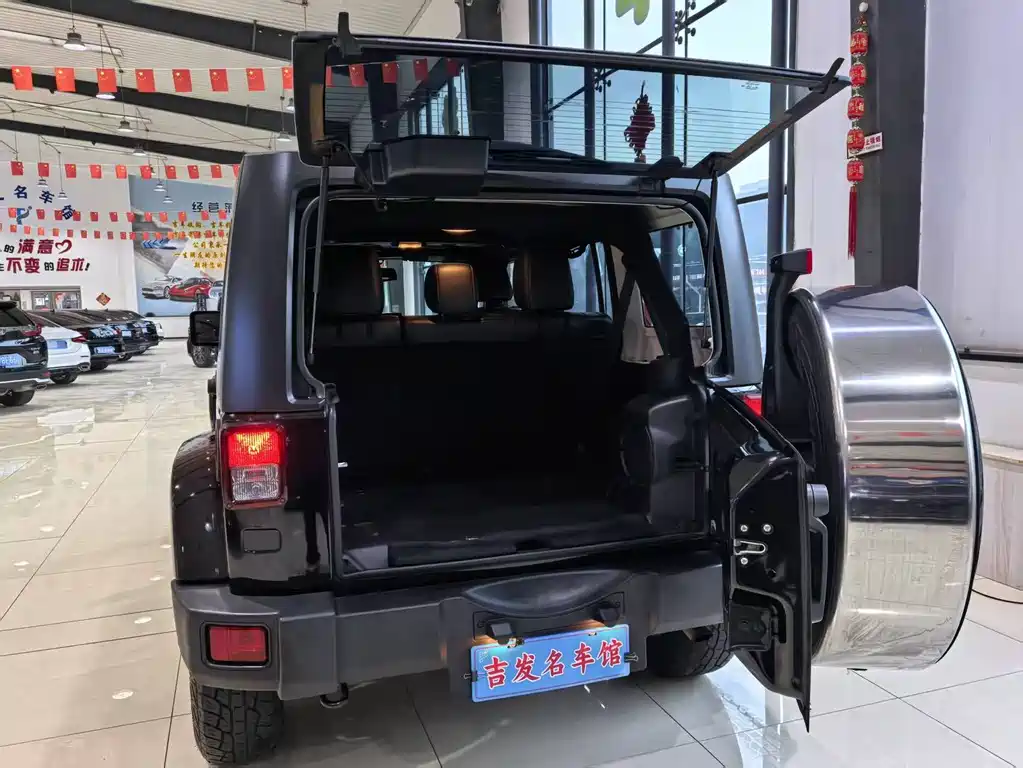 Jeep Wrangler 2014 — фото 14