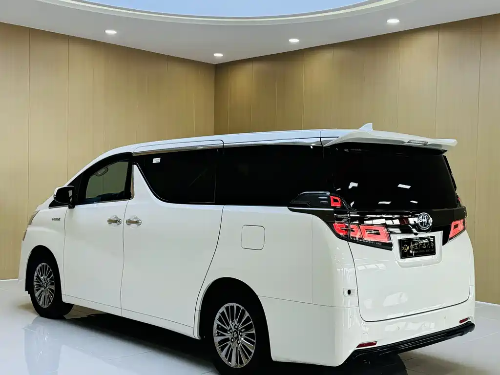 Toyota Vellfire 2023 — фото 15