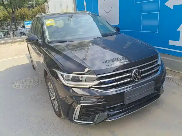 Volkswagen Tiguan L Plug-In Hybrid 2025