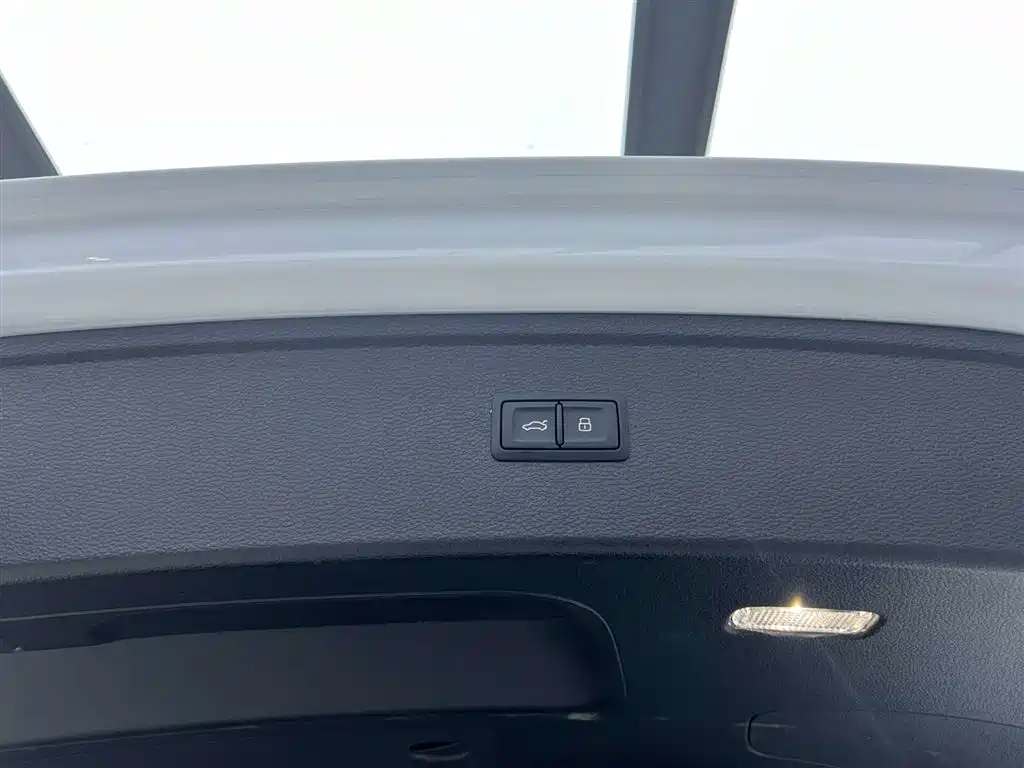Audi Q5L 2023 — фото 24