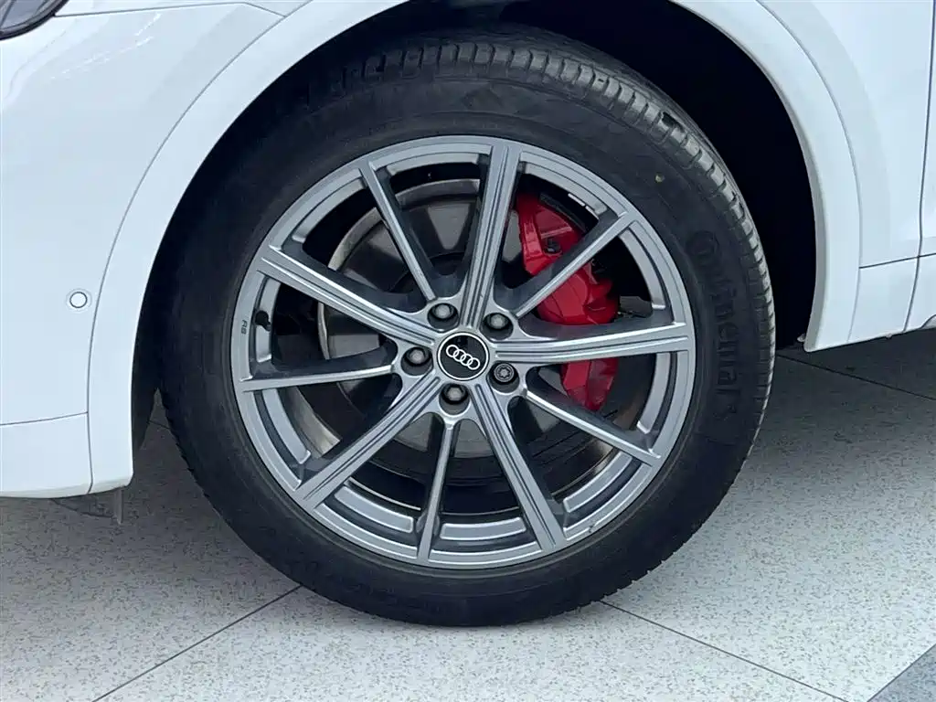 Audi Q5L 2023 — фото 32
