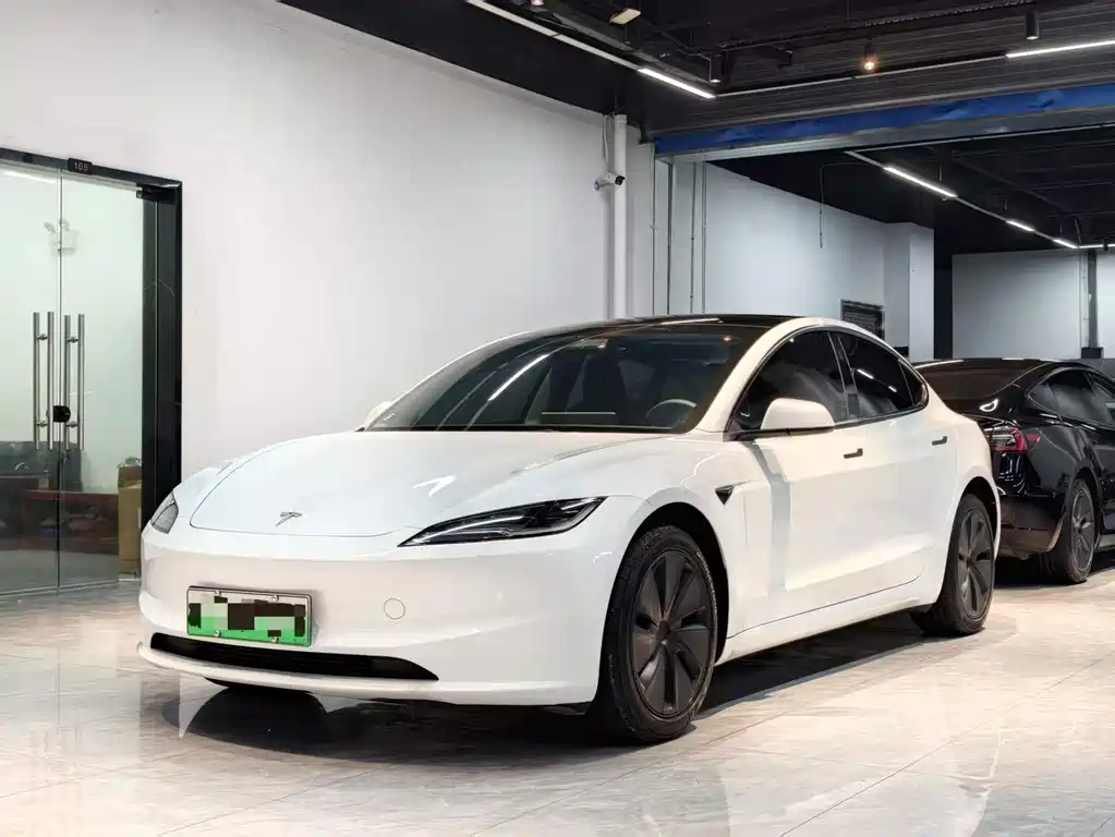 Tesla Model 3 2025 — фото 1