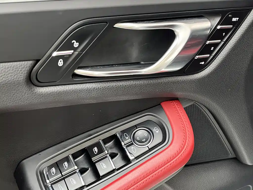 Porsche Macan 2018 — фото 16